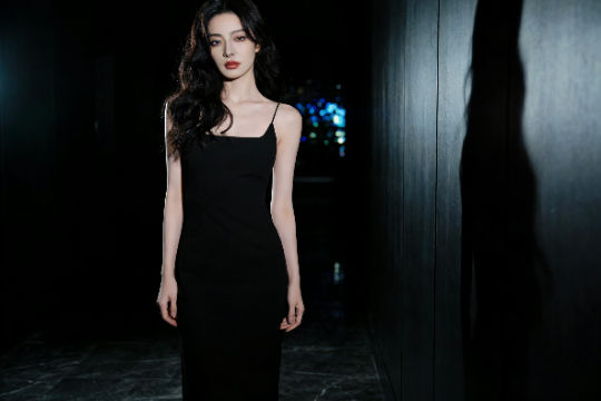 Elegant woman in black dress. KL Escort Call Girl Service Malaysia.